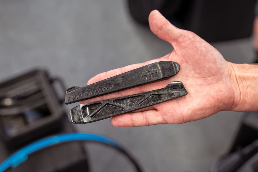 Forge + Bond uses recycled carbon rims to make tyre levers.