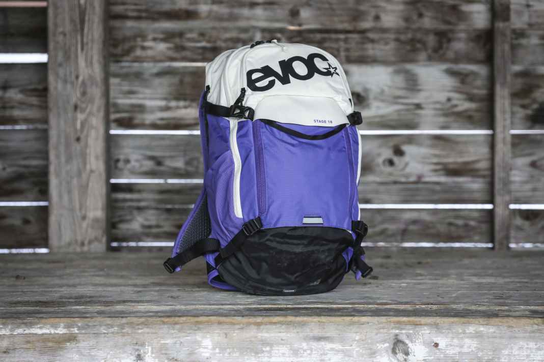 Ordnung ist das halbe Leben. Wenn das dein Motto ist, könnte der Evoc Stage 18 dein Rucksack für Trailrides und Tagestouren sein.