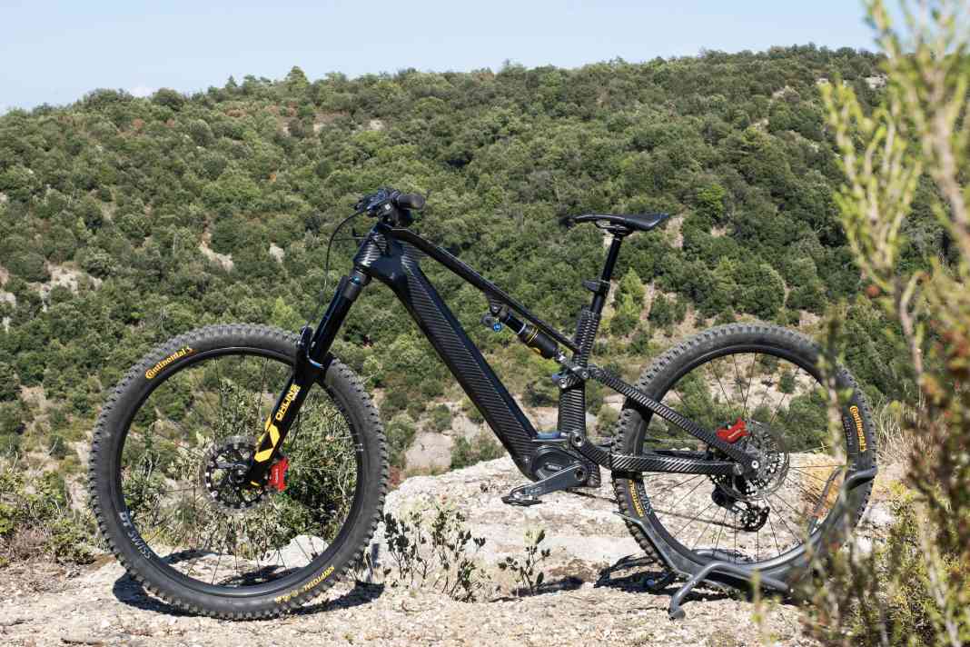 Eiros hat sich auf die Herstellung von Carbon-Parts spezialisiert und setz konsequent auf optisch auffälliges Sichtcarbon.