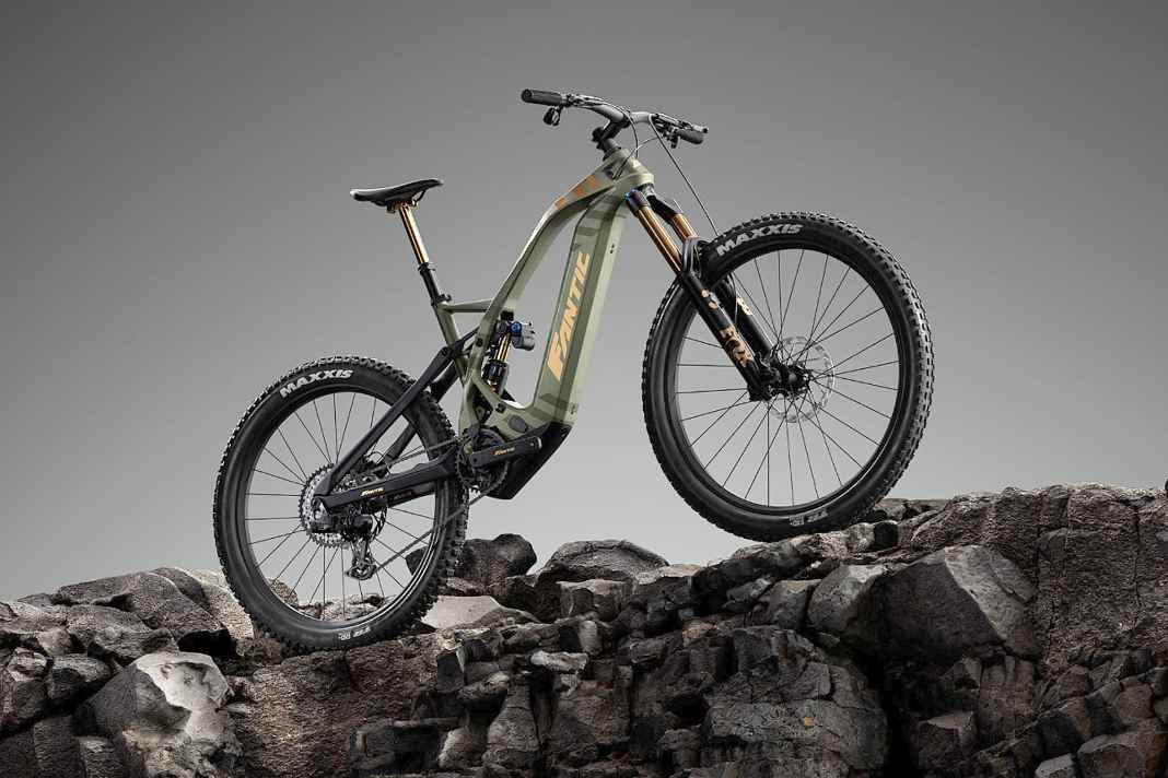 Drei Ausstattungsvarianten gibt es vom italienischen Power-Enduro. Die Preise reichen von 6.490 bis 9.990 Euro.