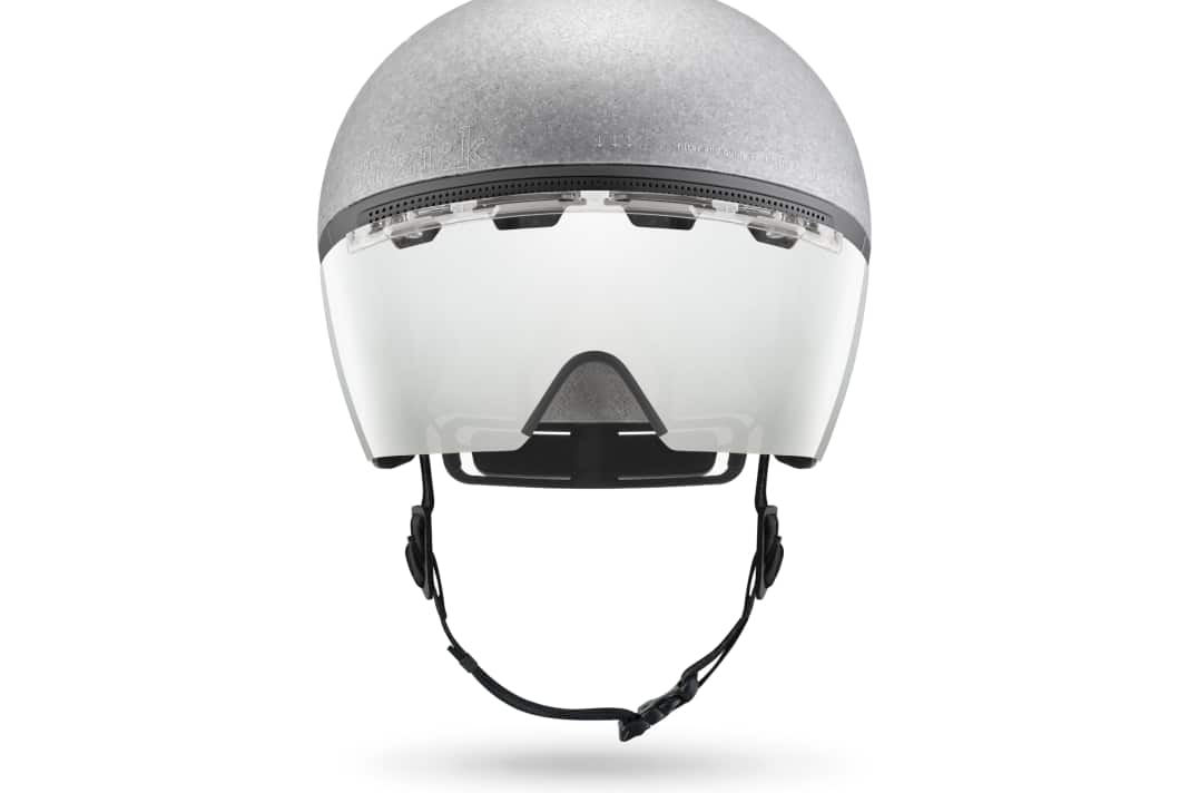 Ce n'est que récemment que Fizik a présenté sa nouvelle collection de casques, qui comprend trois modèles et une variante.