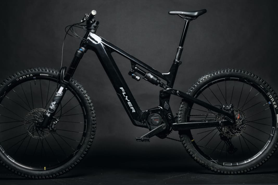 The modern equivalent of the original flyer? Not quite. The Uproc Evo:X is an uncompromising carbon E-Enduro with plenty of suspension travel and the latest E-MTB from Flyer.