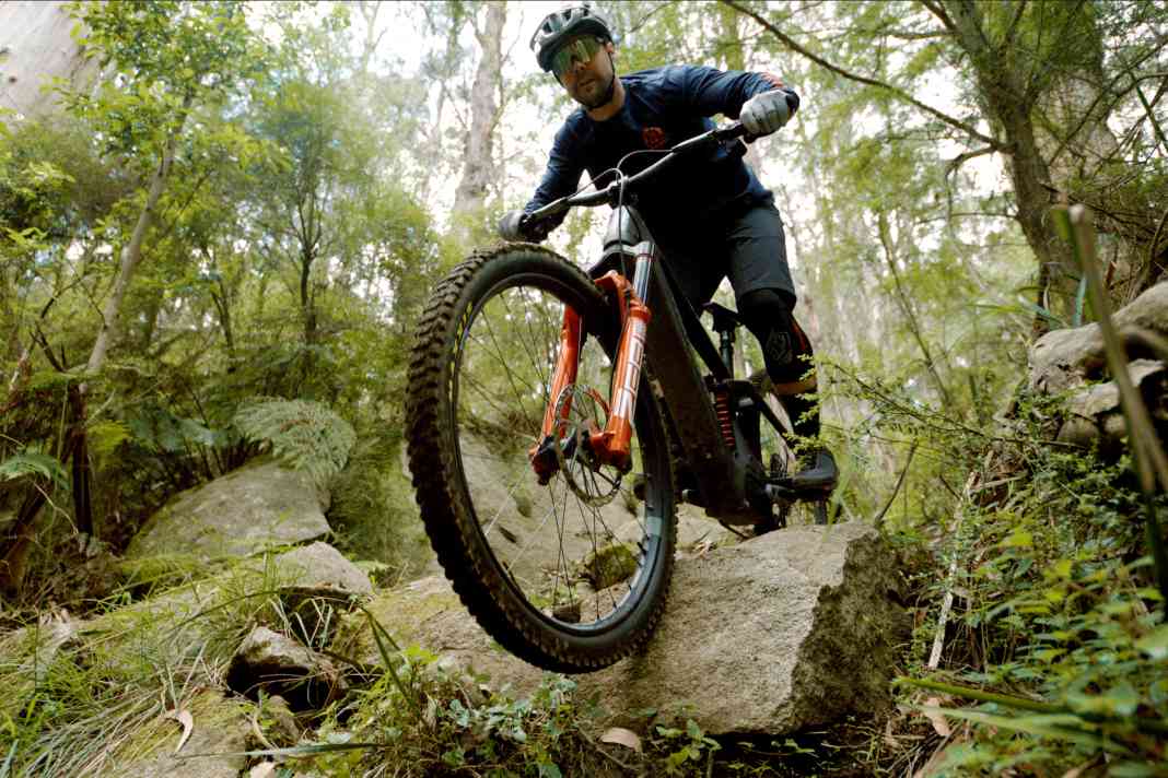 Das wird aber auch Zeit: Maxxis hat seine beliebte Allround-Gummimischung MaxxTerra überarbeitet und geht nun mit der Gen.2 an den Start.