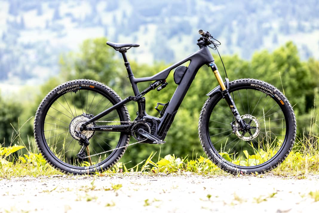 The Focus Jam² 8.9: 160/150 mm travel, 29 inches, 24.75 kg. With a carbon chassis, Bosch Smart package and Fox Factory fork, Focus wants to score points in the price range up to 8,000 euros.