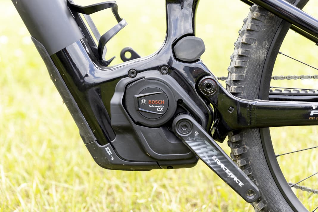 Über jeden Zweifel erhaben: Der Bosch Performance CX überzeugt im Traileinsatz durch Dynamik, hohe Maximalleistung und gute Modulation. Durch den nach vorne/unten versetzen Akku wirkt die Antriebseinheit im Tretlagerbereich aber klobig.