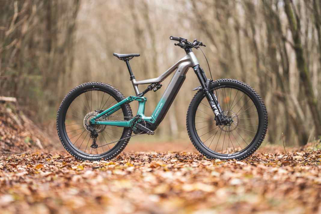 Das Focus Jam² 6.9 kostet je nach Akku 6699 oder 6999 Euro und setzt auf den neuen Bosch Performance CX.