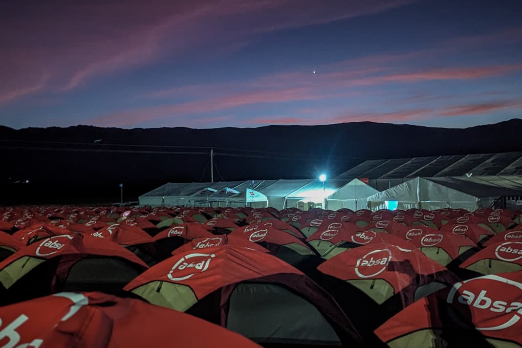 Well rested? The participants of the Cape Epic had a short night. Now it's time to get up for the first stage!