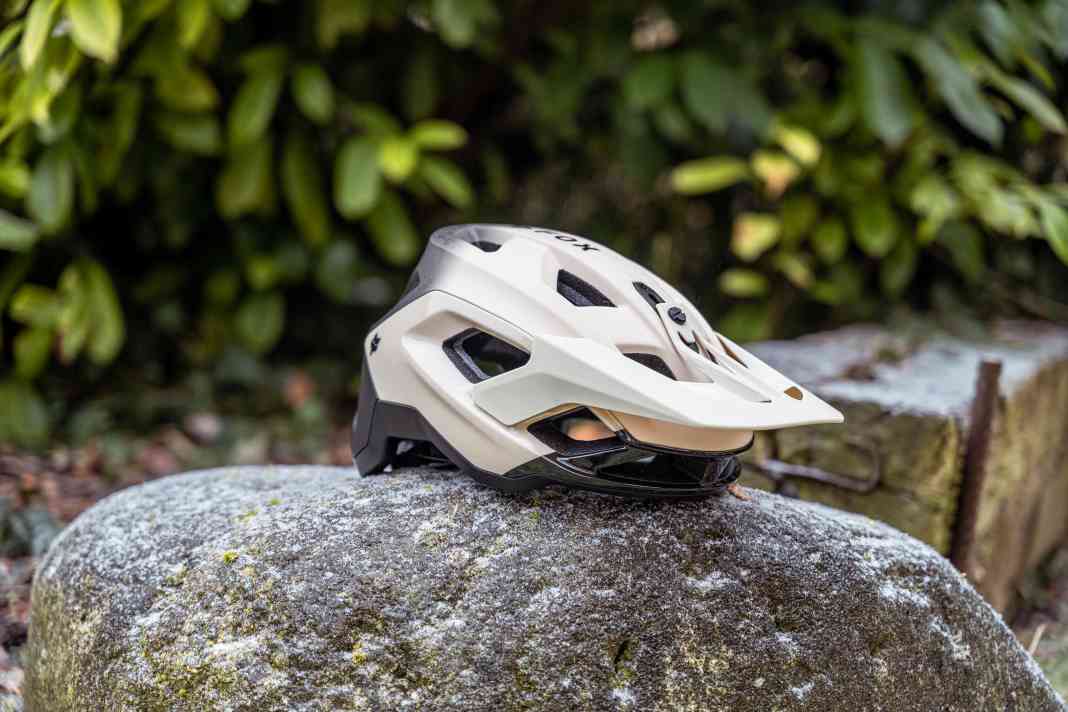 Fox Speedframe Pro: The Americans have revised their classic trail helmet. We were able to test the update before the official launch