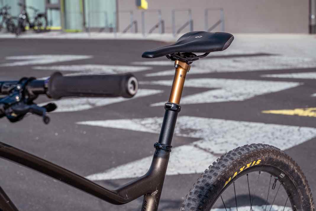 The Fox Transfer SL is probably the lightest dropper post on the market