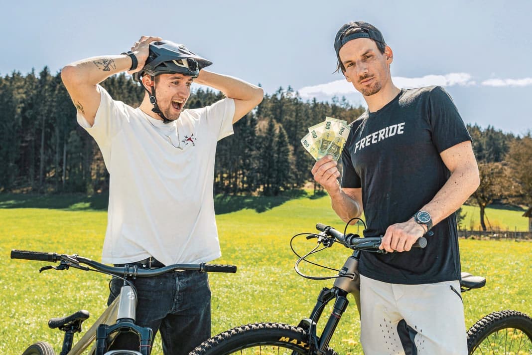 Will Korbi (left) pocket the 500 euros this time? He has to teach the author the pick-up barspin in around three hours.