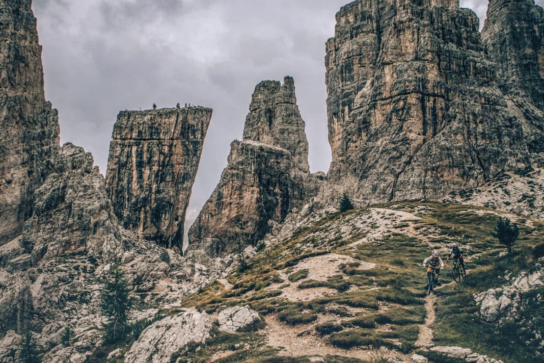 Auf diesen Pfaden schleppten einst Gebirgsjäger Munitionskisten an die Front. Rund 100 Jahre später kurven wir hier zum Spaß rum. Verrückt, oder?