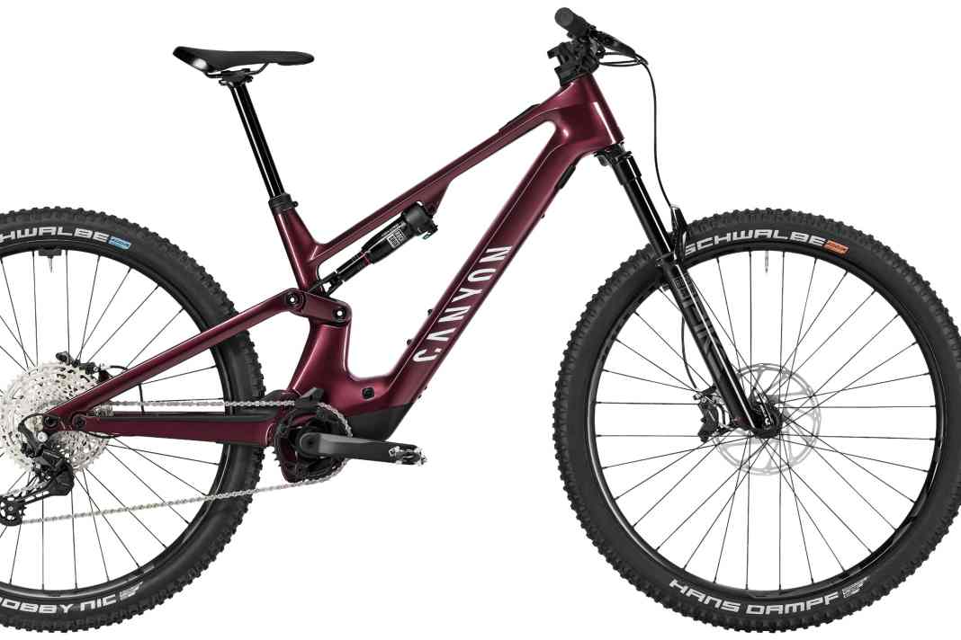 Canyon Neuron:On Fly CF7  für  4849 Euro: Rockshox’ günstigste Pike-Gabel und der Deluxe-Dämpfer sind solide Mittelklasse und auf dem Trail ebenso funktional wie die Deore-Zwölffach-Schaltung von Shimano. Gebremst wird mit Srams Code. Für diesen Preis ein absolut stimmiges Paket.