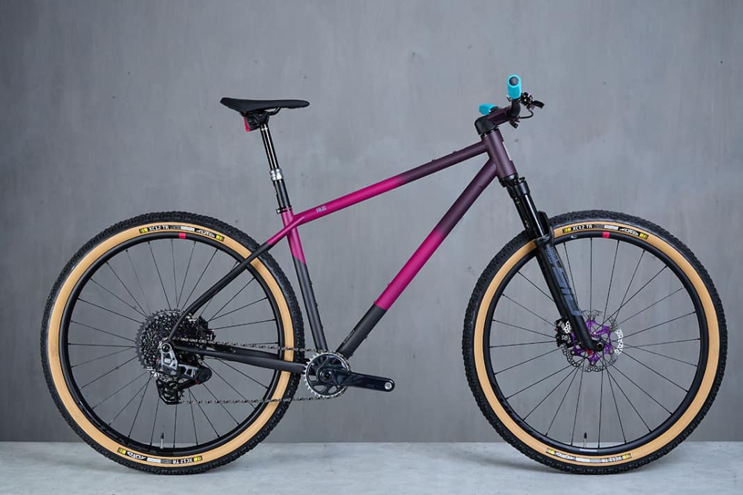 The Galetti Fajo blends tradition with modernity: the steel frame of this show bike is fitted with modern wireless components.