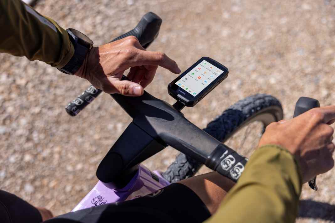 The Garmin Edge 1060 is the top-of-the-range model among GPS cycle computers. A new feature is voice control.