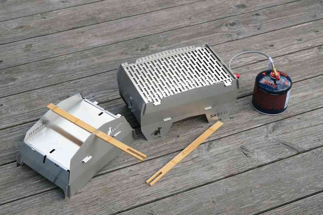 The Skotti can be fuelled with gas and coal. Thanks to the design made of stainless steel sheets that are joined together, it can be packed spectacularly small.