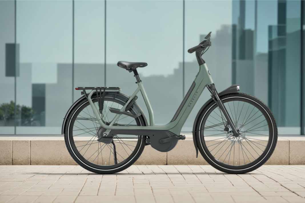 Gazelle presents the new Avignon e-bike series with three models, Gates belt drive and Bosch motors. The flagship C380+ offers automatic gear shifting and up to 90 Nm of torque.