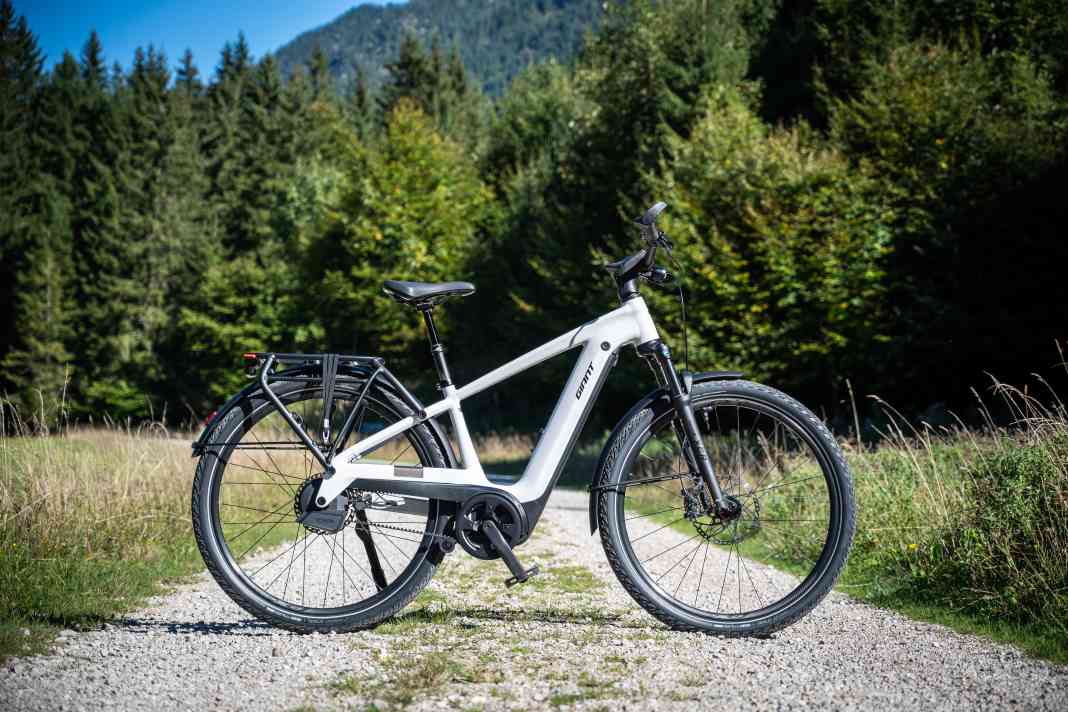 The Giant Explore E+ 0 is the top model in Giant's new e-bike touring fleet.