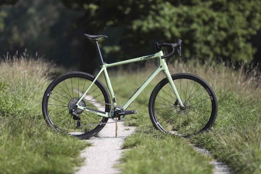 En y regardant de plus près, on peut déjà reconnaître l'une ou l'autre caractéristique unique du Pivot Vault Gravelbike.