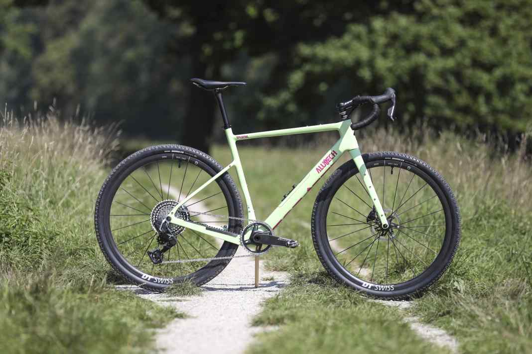 Avec ses 8,5 kilos, l'Alutech Punk 2.0 est le vélo de gravel le plus léger de notre test.