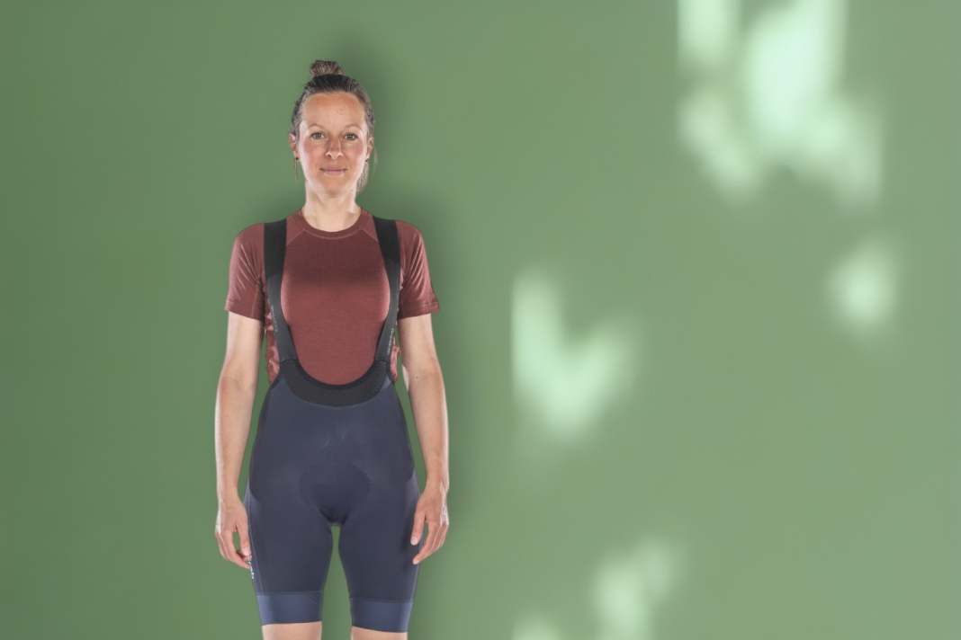 Mit der GripGrab Women's Pacr Bib Shorts hat der dänische Hersteller eine preiswerte Hose für Vielfahrerinnen im Programm