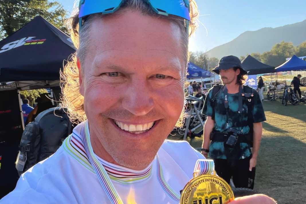 UCI World Championship gold. Who can say that they already have two hanging in their wardrobe?
