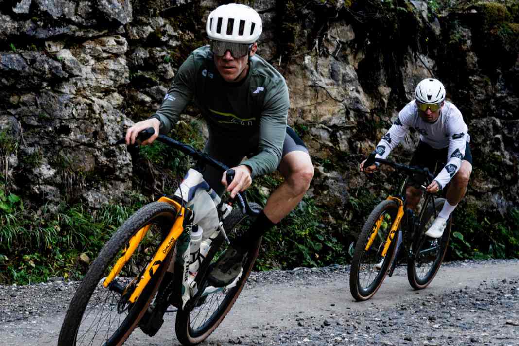 Faut-il une fourche à suspension sur les chemins de gravier ? Öhlins répond : oui !