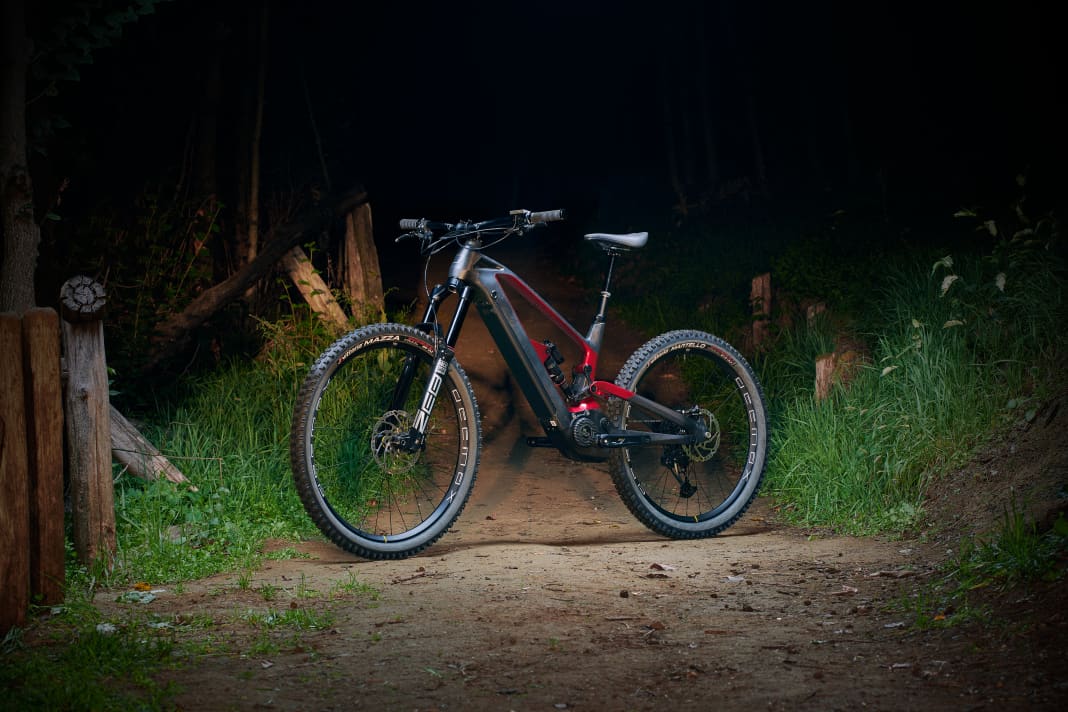 Olympia Hammer: 170 mm // 29/27.5 inches // Oli Edge motor (90 Nm) // 900 watt hours.