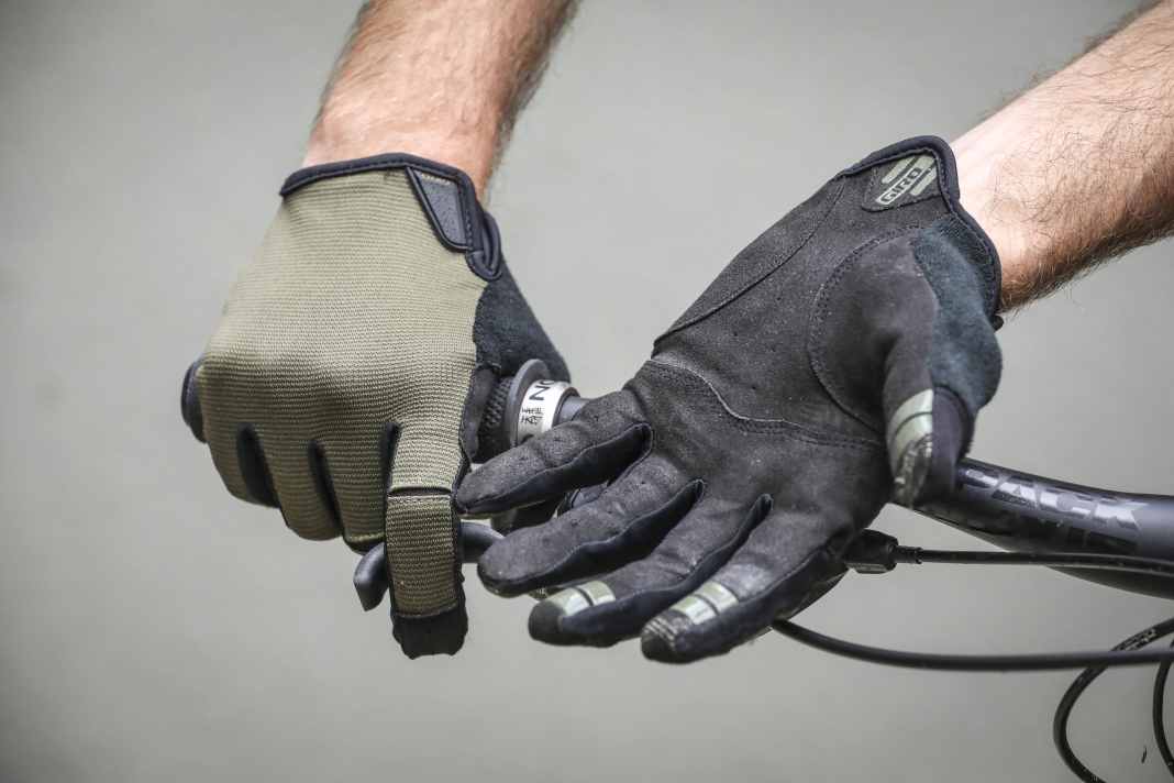 Die DND Gloves sind die Klassiker im Giro-Sortiment und sollen Trailbiker Schutz und ein perfektes Griffgefühl bieten