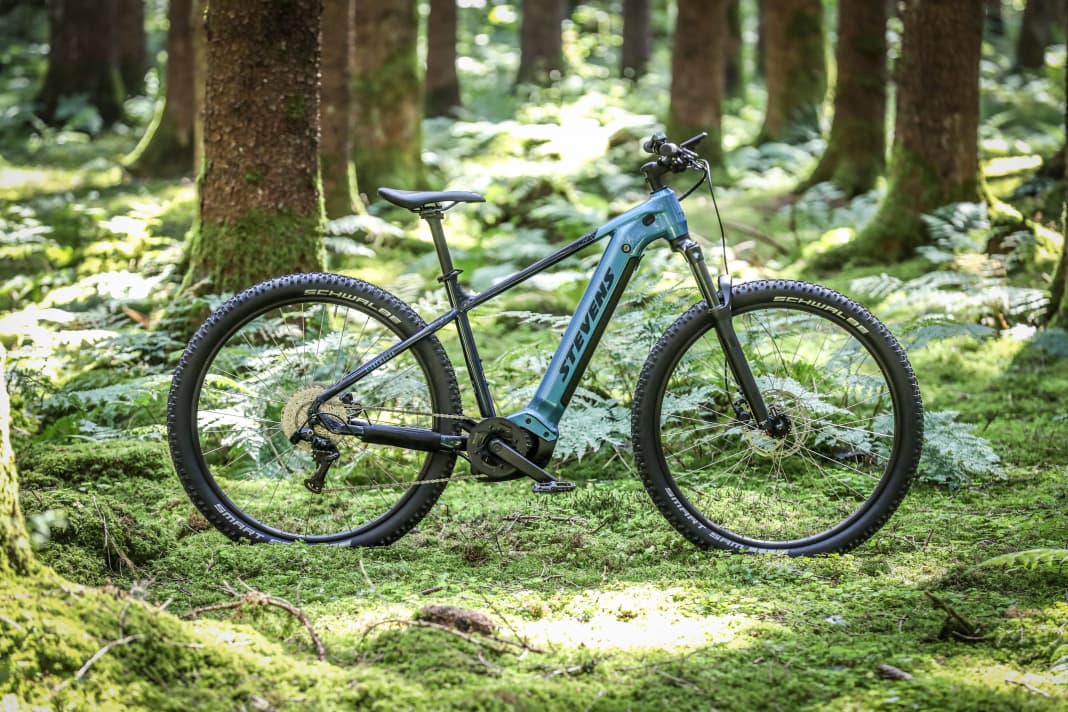 Stevens E-Tremalzo: Bosch CX // 500 Wh // 23.49 kg // 3499 euros.