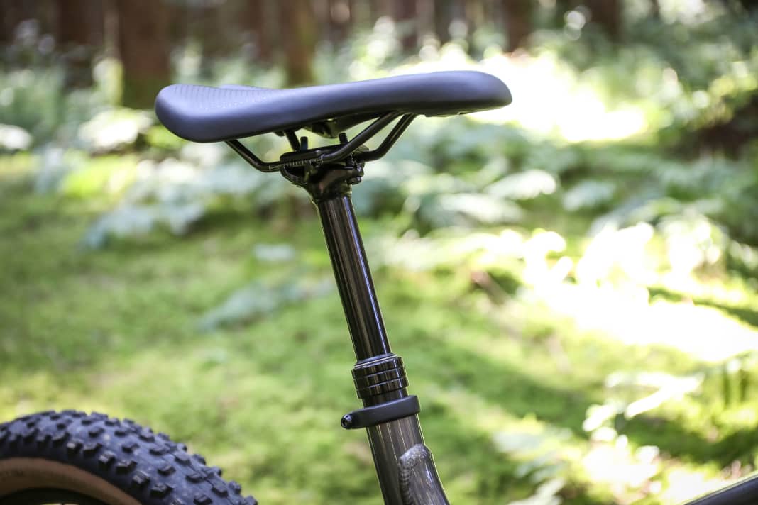 Unfortunately not standard in this price range: the dropper post significantly increases off-road capability.