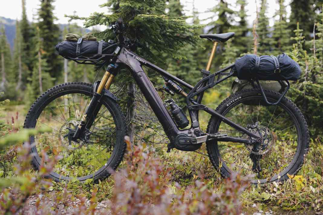 Das neue Specialized Turbo Levo 4 X will Packesel und Trail-Maschine in einem sein.