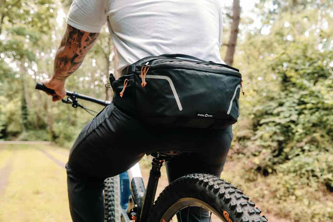 Fidlock presents a new hip bag with matching hydration bladder.
