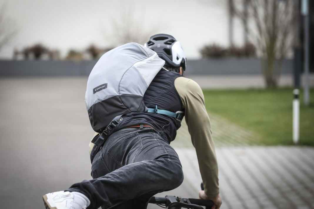 "Hamburg 8.30am - the rucksack is in place, Munich 12.00pm - the rucksack is in place. Rome 20:00 - the rucksack is in place. Who else knows this advertising slogan?