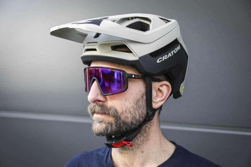 With the Madflex, Cratoni has a top-notch enduro helmet in its programme that aims to score points with clever details and production in Germany