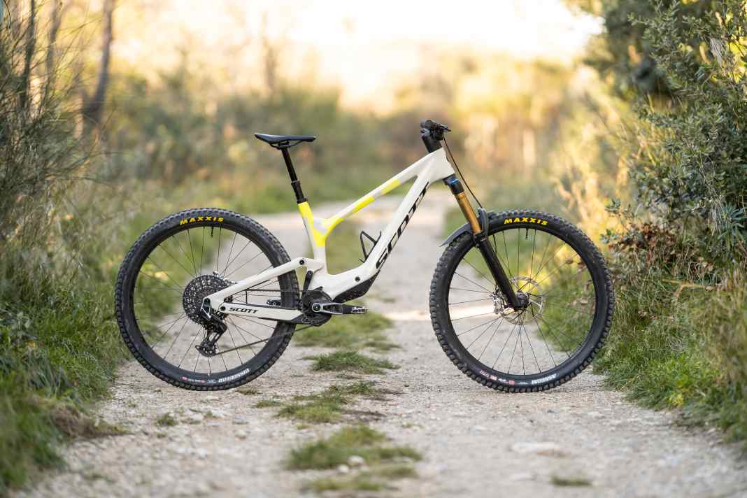 The key data of the Scott Ransom 900 RC: 15.5 kg / 170/170 mm / 29" / 9999 euros / carbon fibre