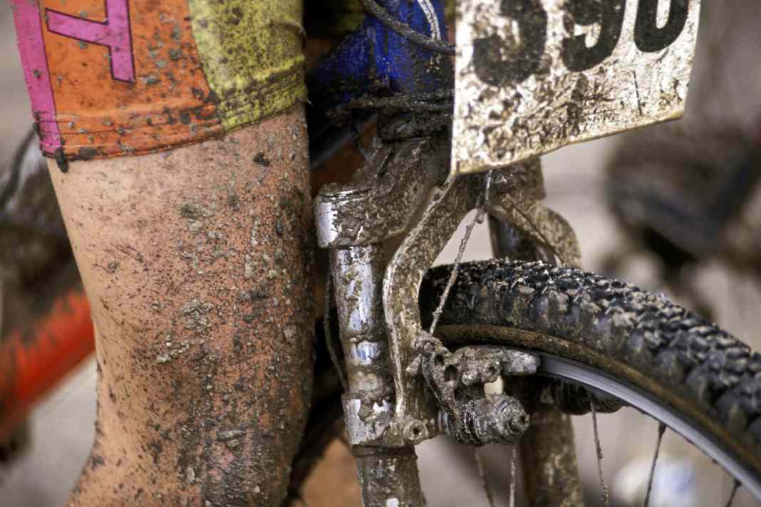 Ja, auch das gehörte zum Biken in den "Golden Times of Mountainbiking": Wenig Hub und schmale Reifen.