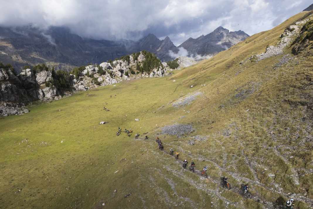 Von wegen nur fahren: Oft war schieben oder gar tragen angesagt: "Da war ich dann doch froh, dass ich nicht mit dem E-Bike gestartet bin", sagt Steffi.