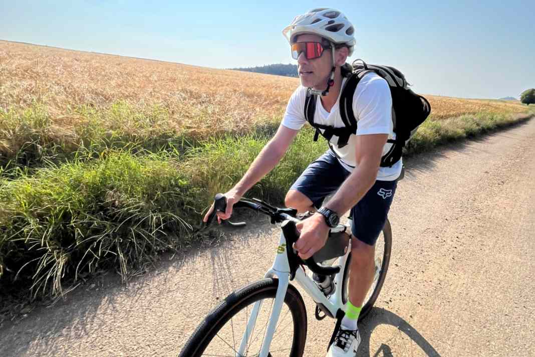 Overland: Easy propulsion and full panorama. We discover our love for gravel bikes.