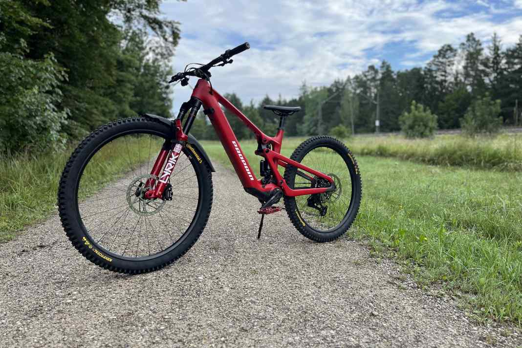 Maiden ride with the new Propain Sresh SL with Mullet tyres. I had actually configured the frame in white, but it was already out of stock. Then it came in red - I like it better than I thought.