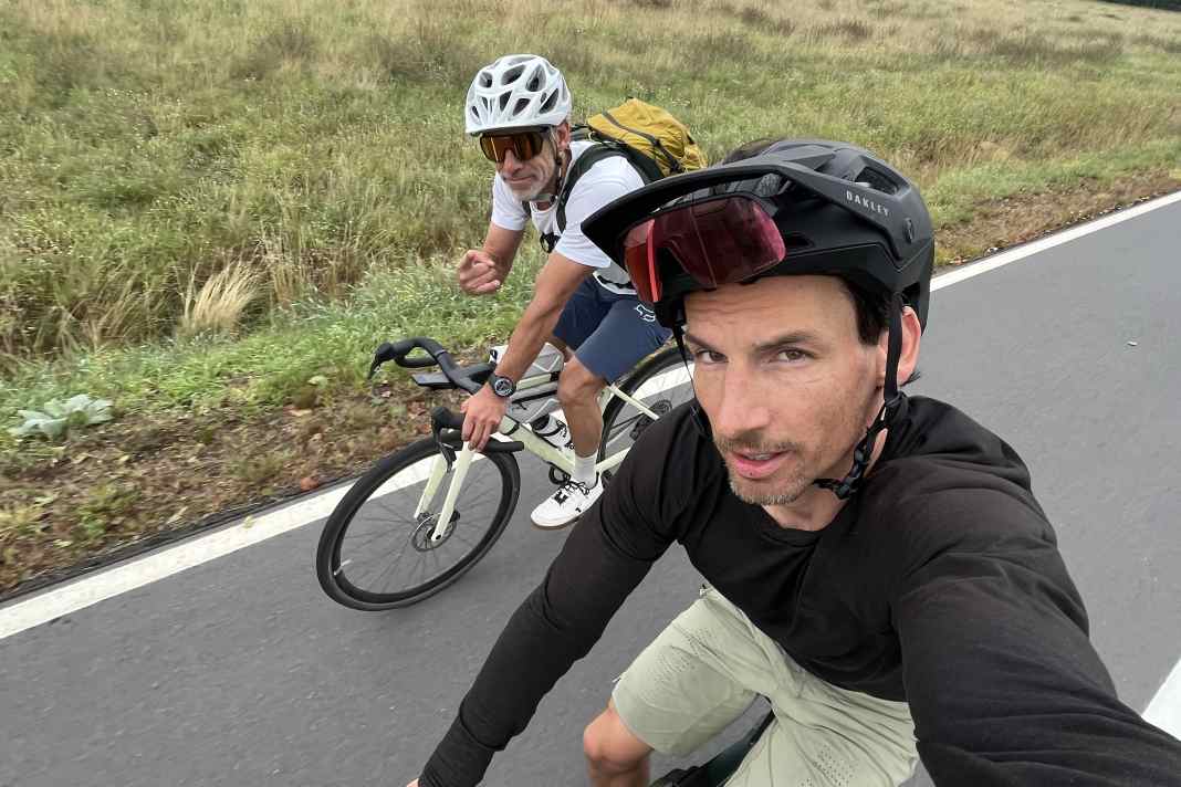 Le frère énerve, les paumes de main s'engourdissent, les fesses pincent : Rouler jusqu'à ce que ce ne soit plus amusant.