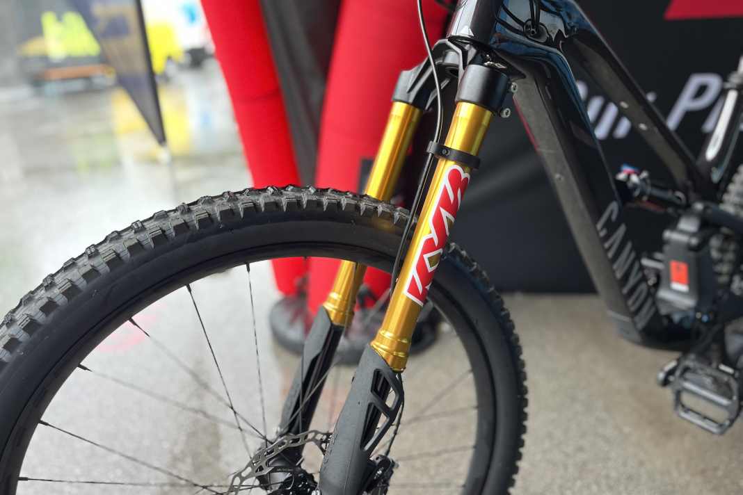 The new fork looks good, but can it keep up with Fox Podium and the like? We want to find out soon.