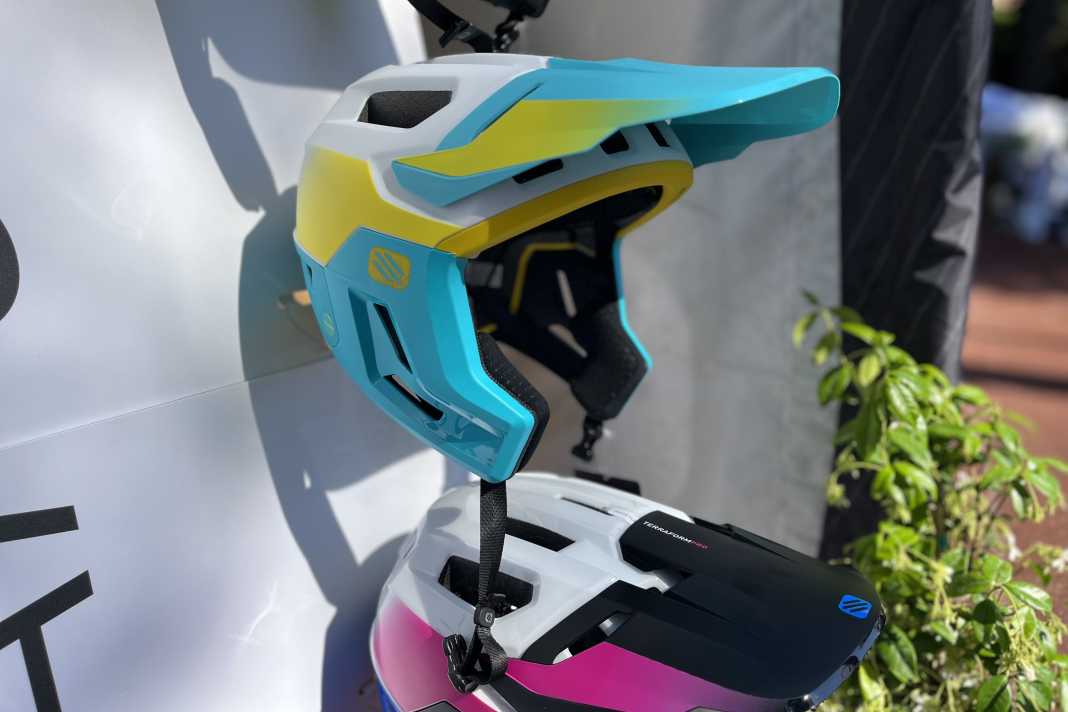 Terraform Pro (jet helmet version), price: 259.90 euros.