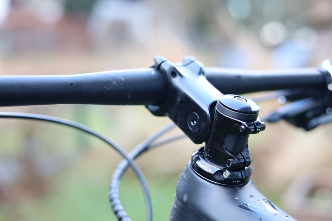 A stem with suspension? Yes, the joint allows a movement of up to 20 millimetres.