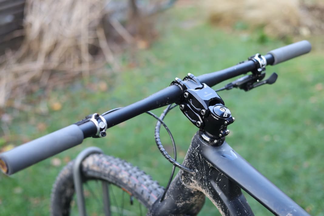 Allein schon aus optischen Gesichtsgründen hebt sich der Vecnum freeQENCE Vorbau von Standardteilen ab.