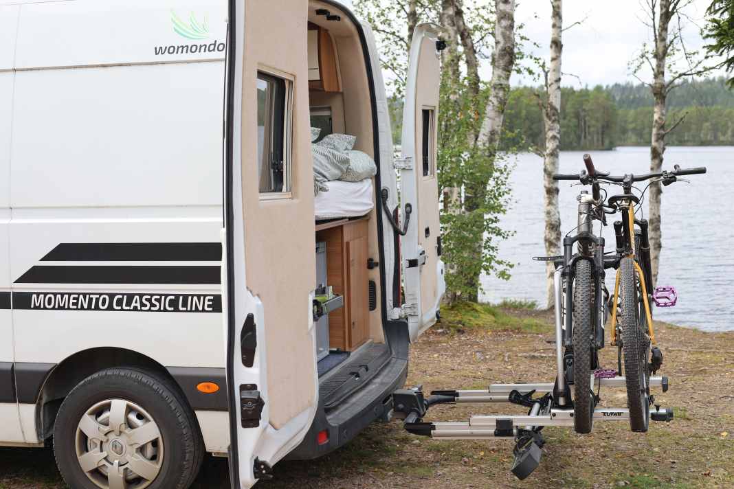 The Eufab SD260 is the only bike carrier for the trailer coupling that allows the wing doors of a camper van to be opened completely. We have tested the rear carrier extensively.