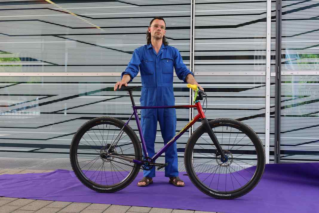 Anyone who has always dreamed of building their own frame should get in touch with Leovelo. Unique bicycles, such as the "Jungle Hunt", are created in individual courses.