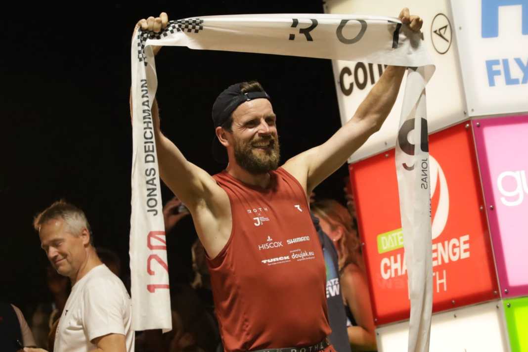 Jonas Deichmann hat 120 Triathlon in 120 aufeinanderfolgenden Tagen absolviert. Weltrekord!