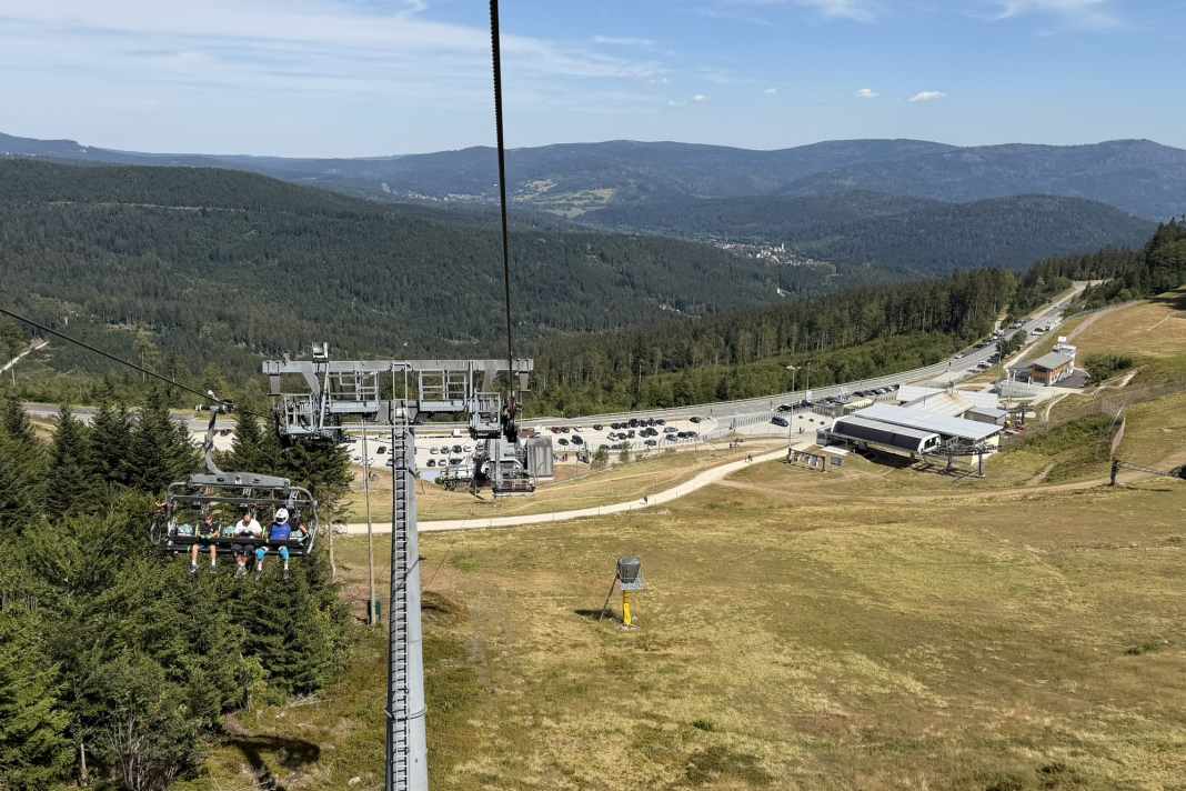 Wer vergangenen Freitag zufällig im Bikepark Arber war, durfte sich überraschend über eine Jungfernfahrt in die zweite Sektion hinauf freuen.