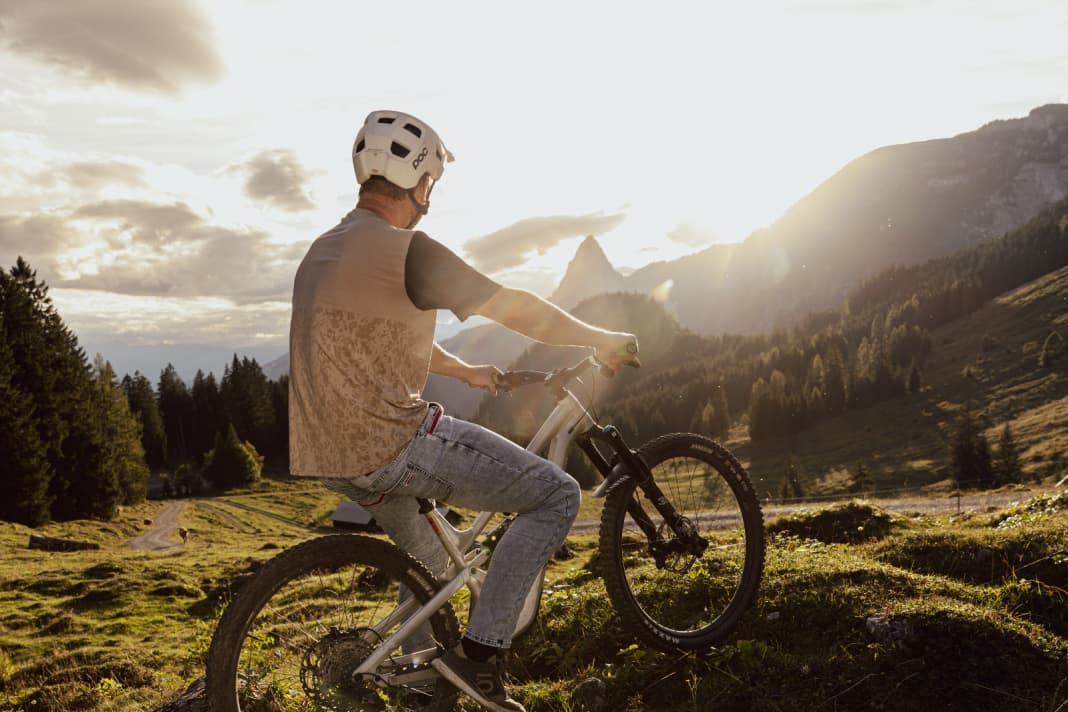 Johannes, alias Denim Destroyer, hat seine erste Rennjeans 2019 zufällig in Maribor in einem Shop erstanden. Kurz vor dem Worldcup-Rennen.