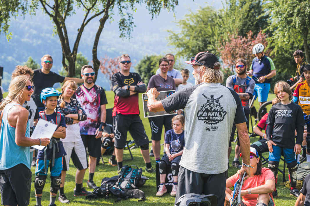 Camp-Animateure Karen und Holger Meyer beim Tagesbriefing.